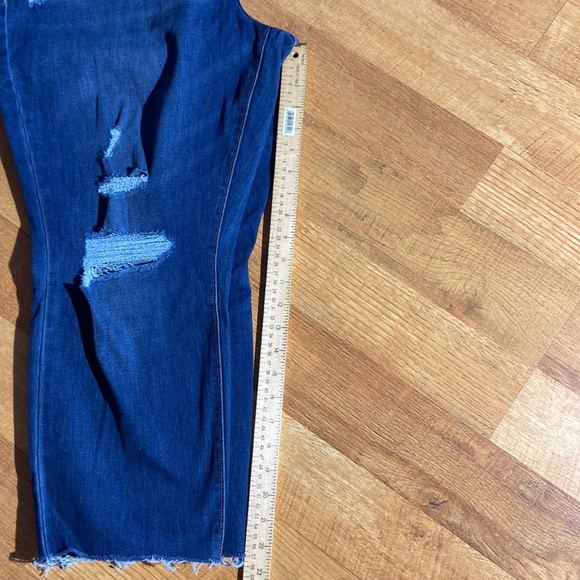 Old Navy Power Slim Straight - Picture 10 of 13